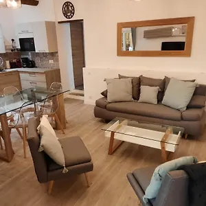 Beautiful Old Town Flat, Near The Apartment